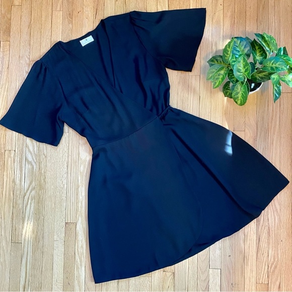 Socialite Surplice Flutter Short Sleeve V-Neck Tulip Hem Black Wrap Dress Size S - Picture 7 of 9